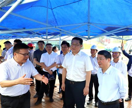 柳州市委書記吳煒、市長張壯到公司項目調研指導