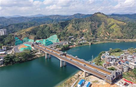 【奮戰(zhàn)四季度·決勝全年穩(wěn)】三江宜陽大橋通車！