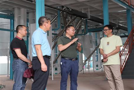 自治區(qū)軍糧供應中心主任蒙錫陽到冶建基礎(chǔ)分公司項目調(diào)研