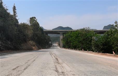 巴馬北互通至甲篆段水穩(wěn)層分部通過驗(yàn)收