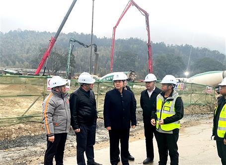 蒙勝益到第十分公司江西項目調研指導